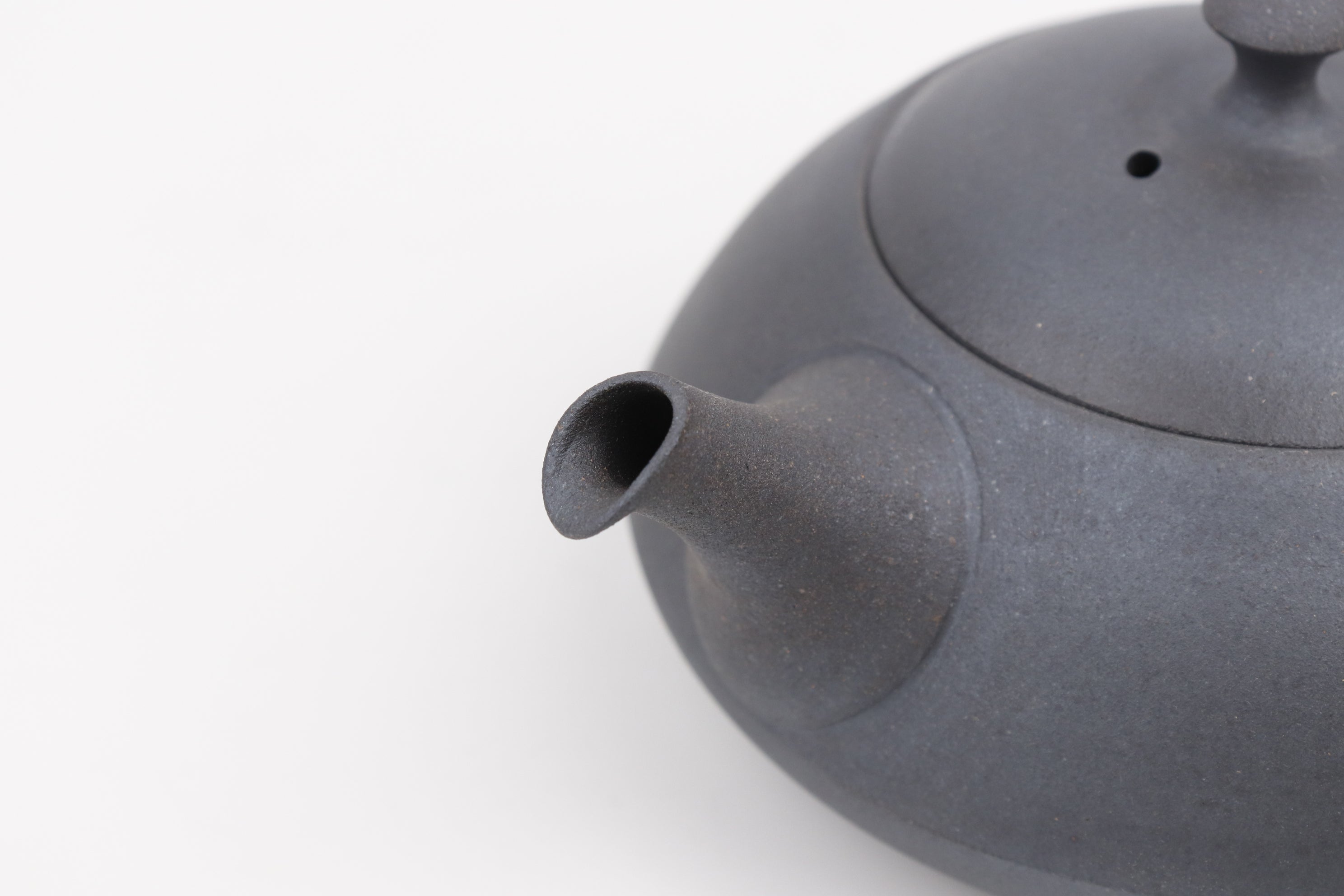 Black Flat Triangular Kyusu – Tokuta Fujita