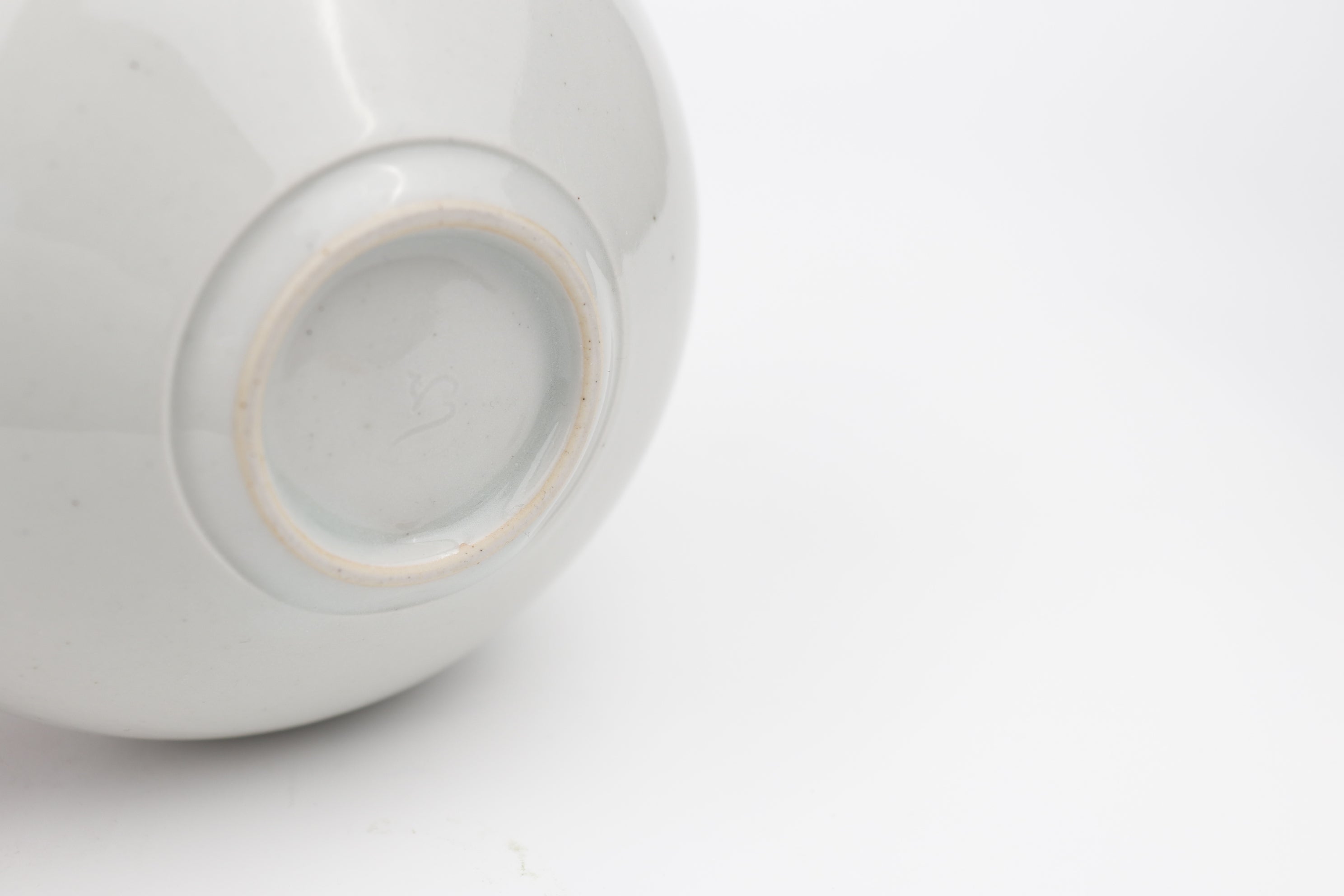 阿南維也 白磁花入 B