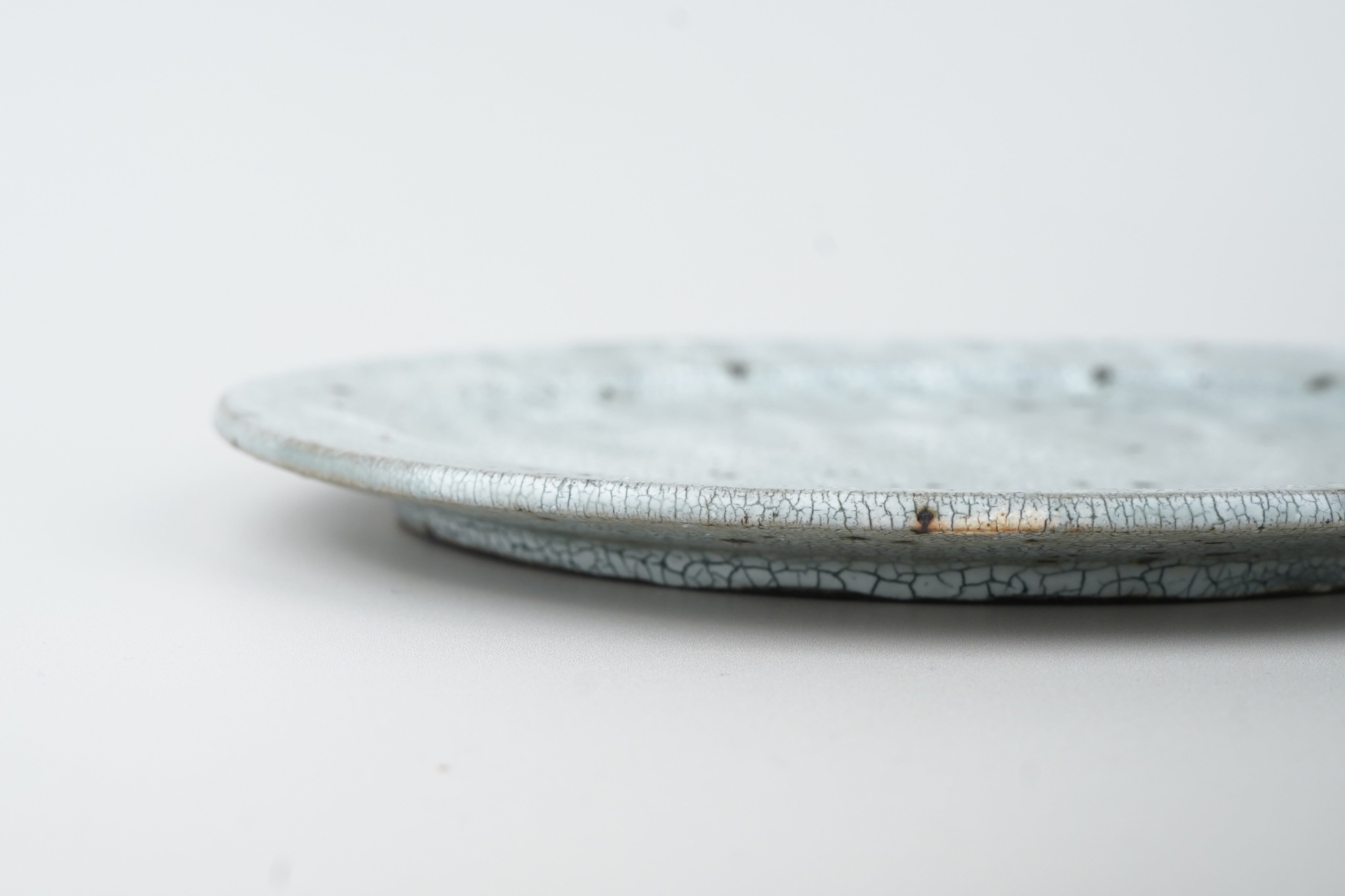 【加藤祥孝】7寸リム皿 (グレー粉引き)