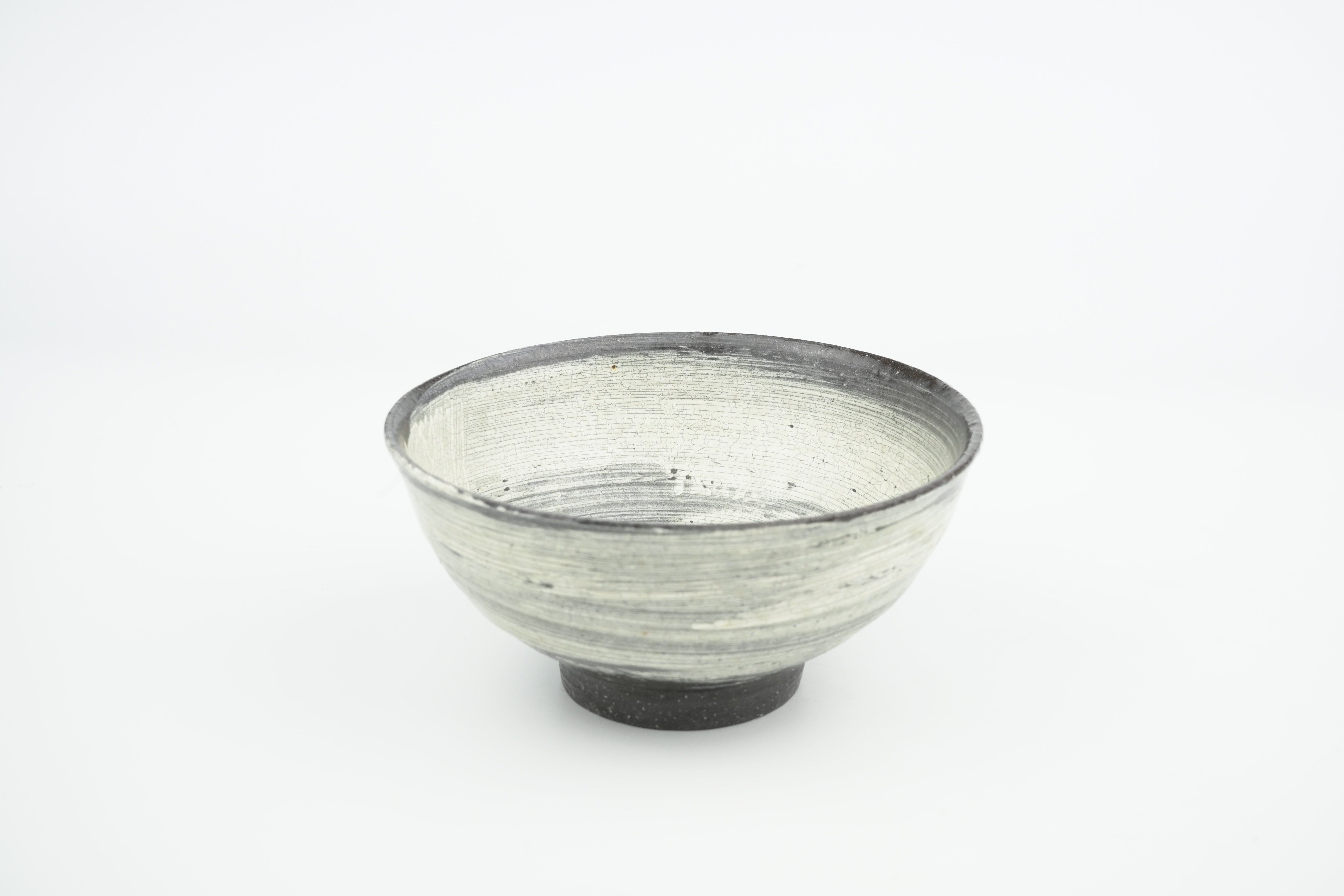 【尾形アツシ】飯碗 (黒地刷毛目)