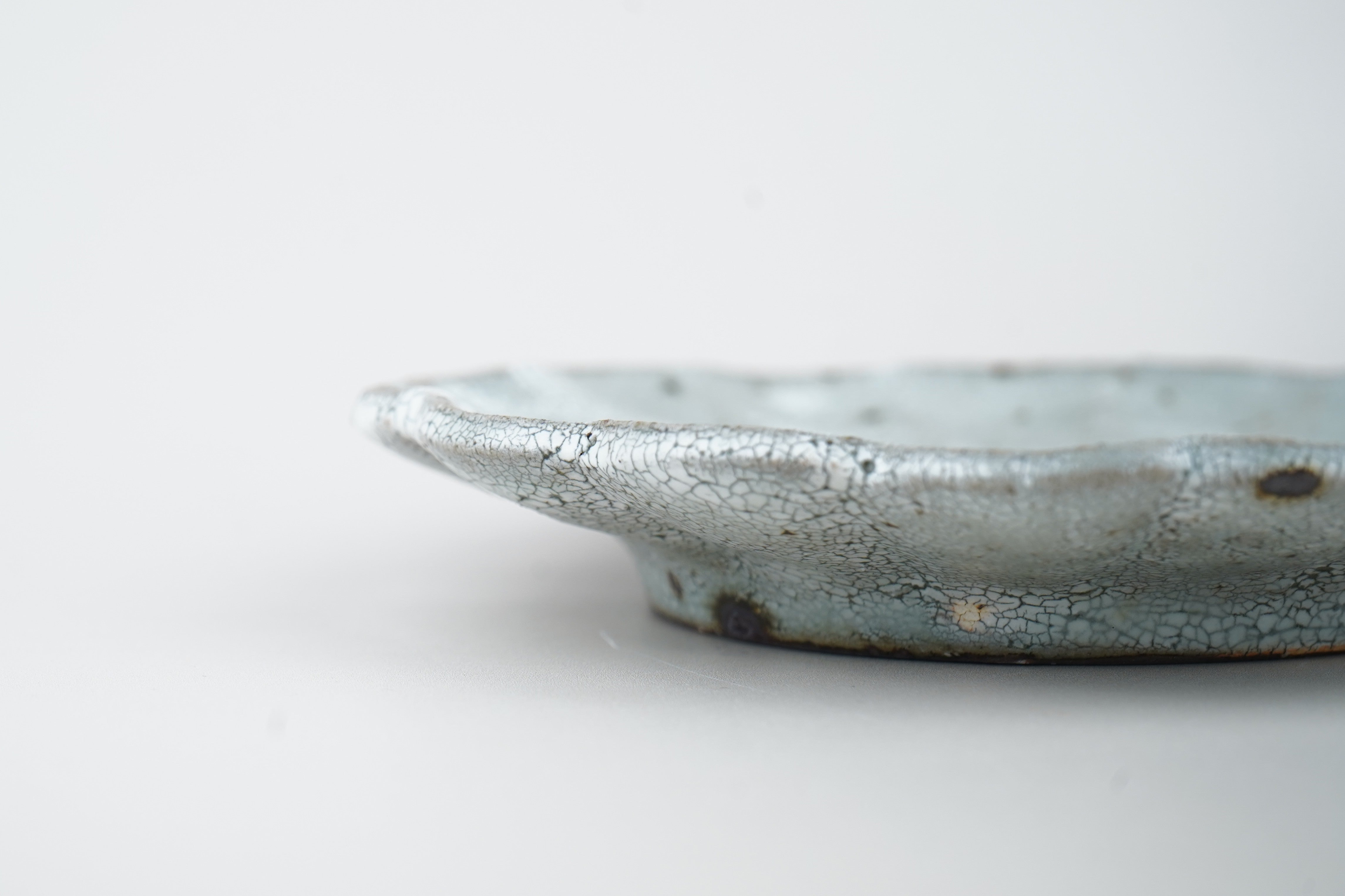 【加藤祥孝】5寸輪花皿 (グレー粉引き)