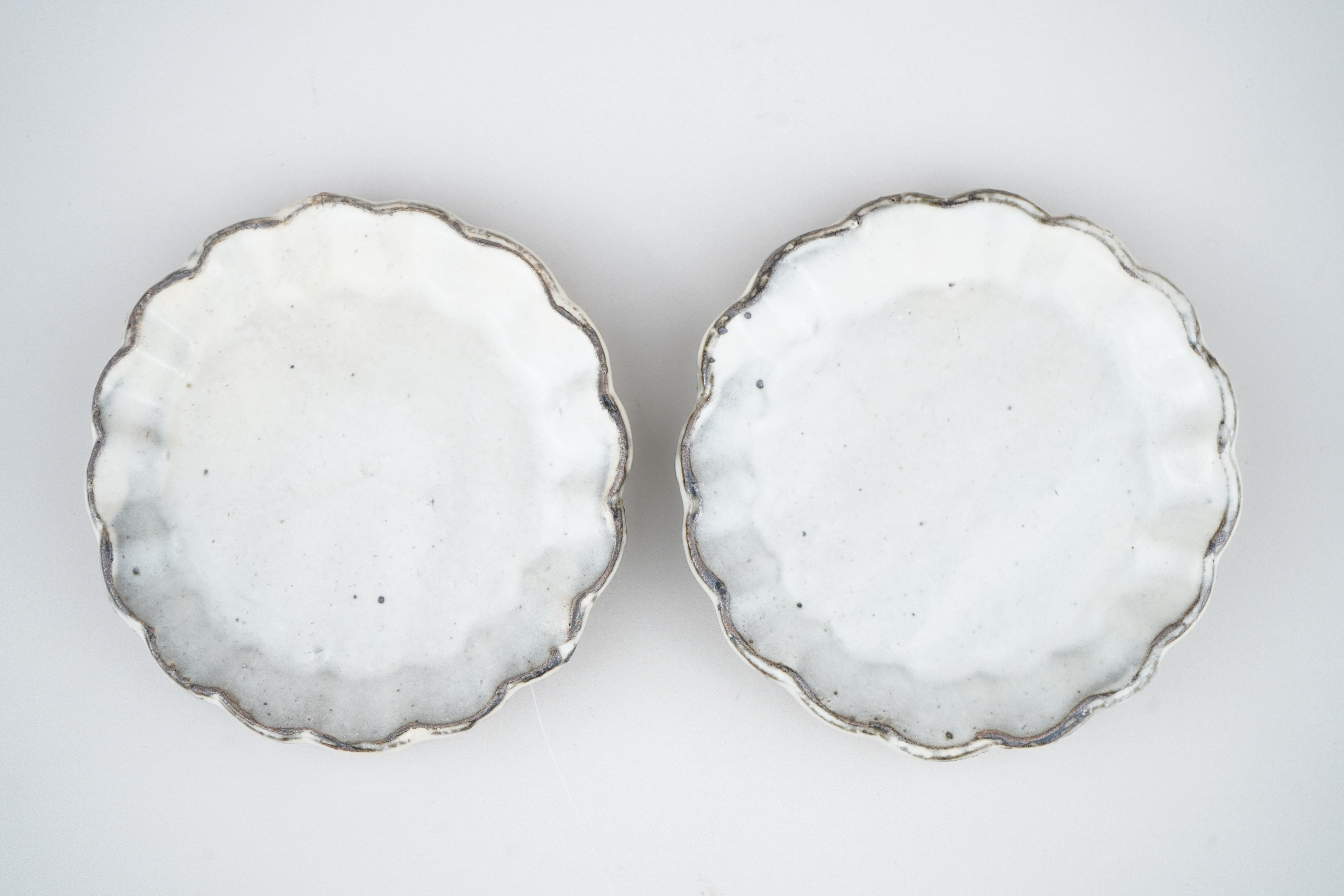 【加藤祥孝】輪花豆皿 (粉引き)