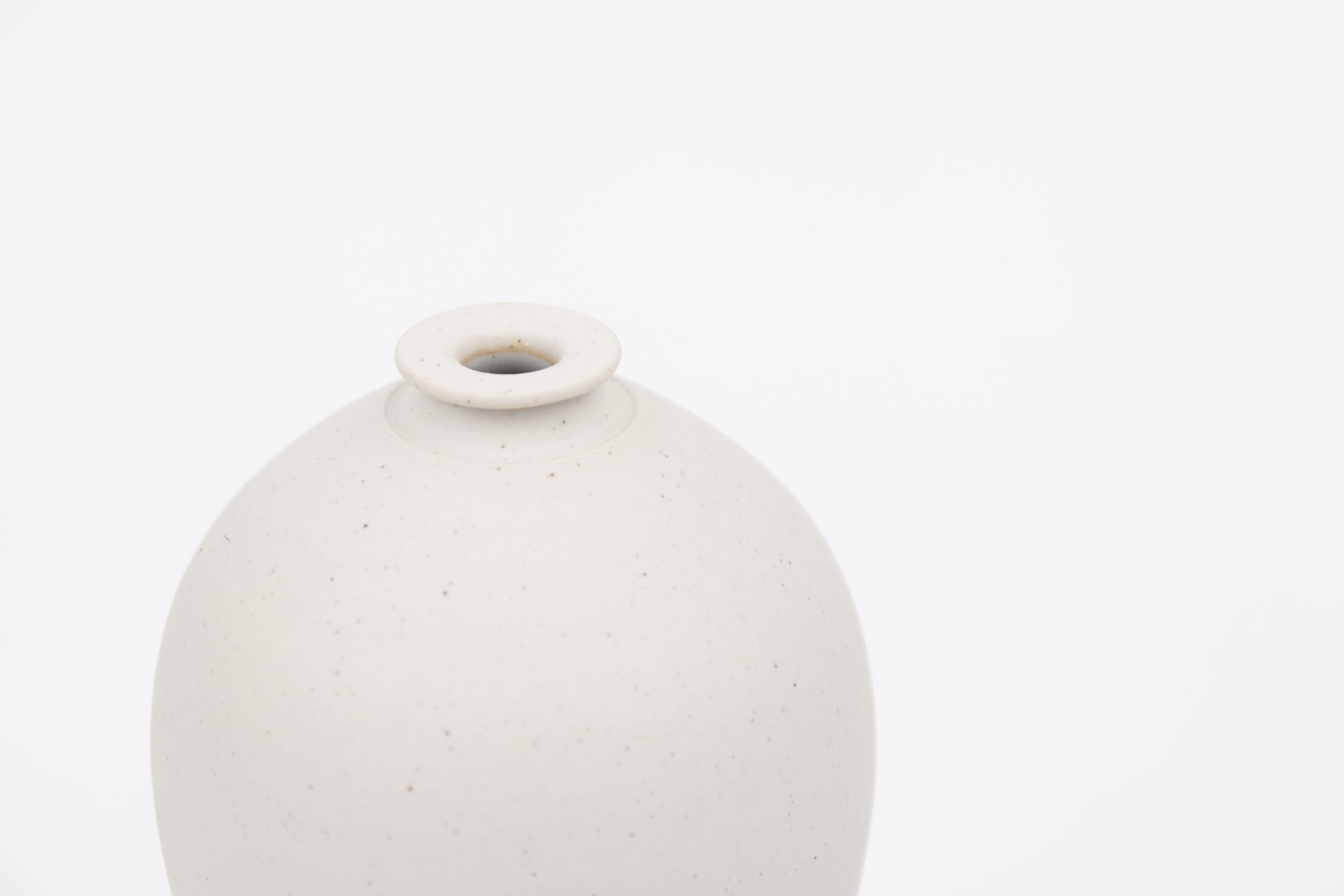 阿南維也 白磁掛け分け一輪挿し