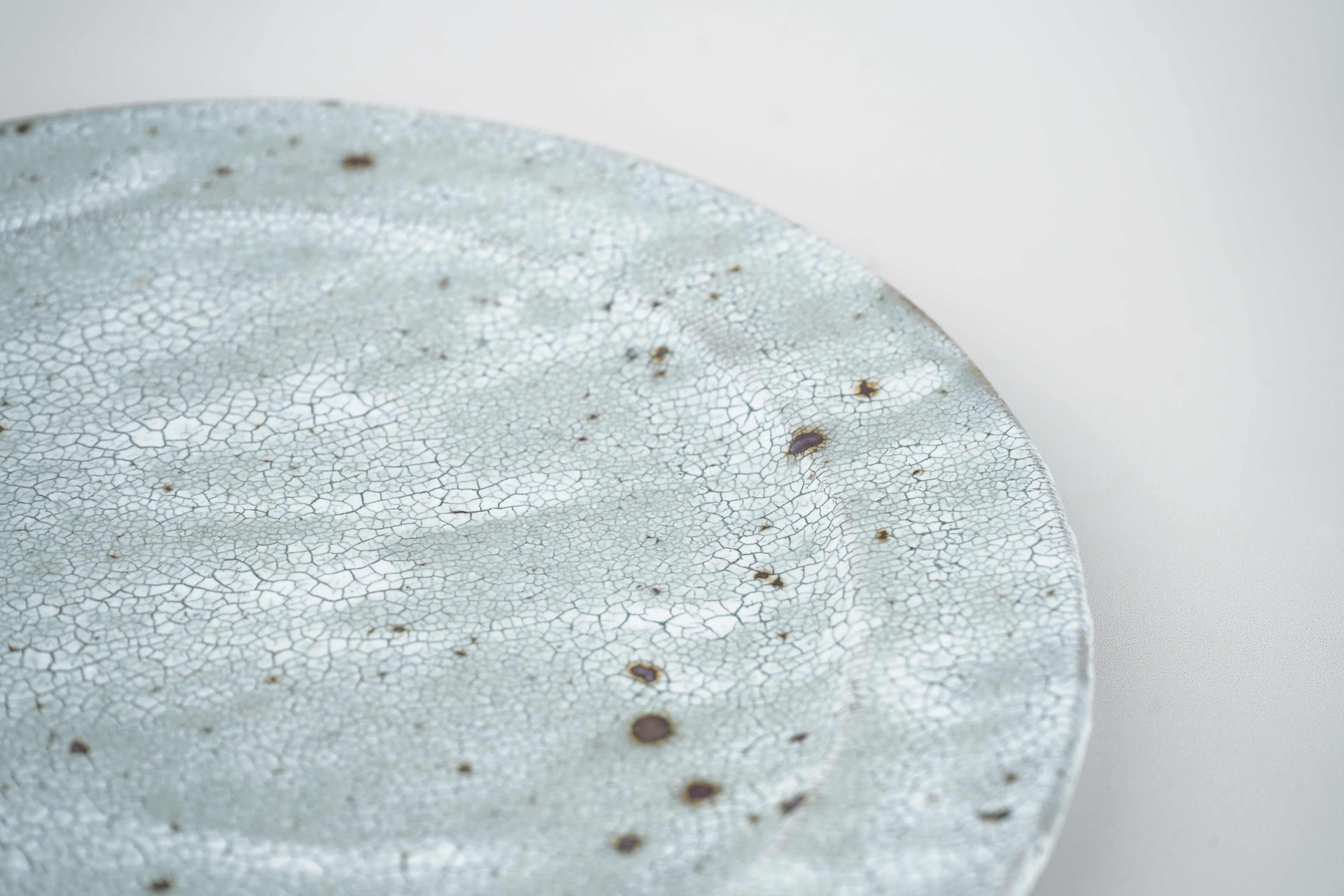 【加藤祥孝】7寸リム皿 (グレー粉引き)