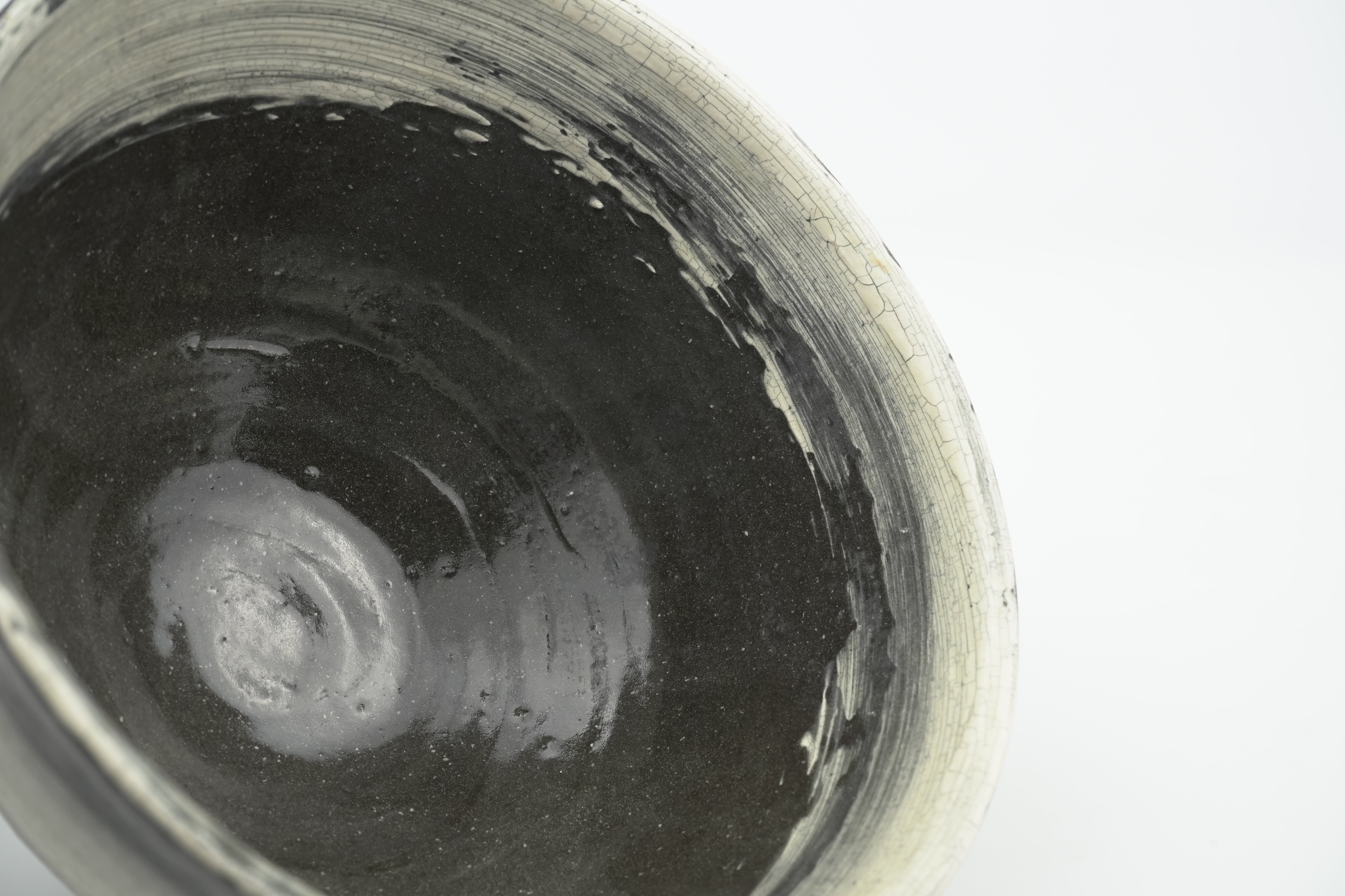 【尾形アツシ】丼 (黒地刷毛目)