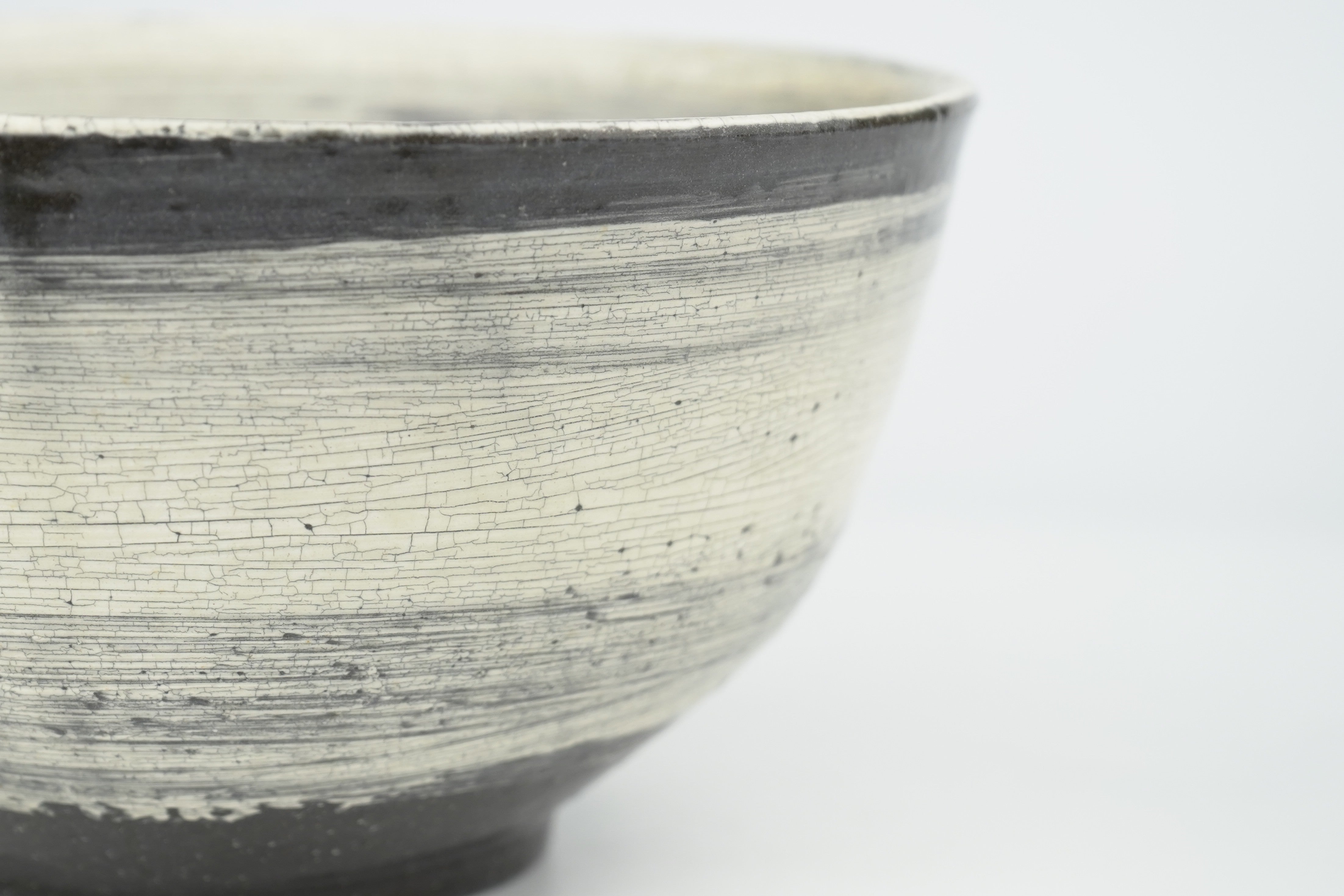 【尾形アツシ】丼 (黒地刷毛目)