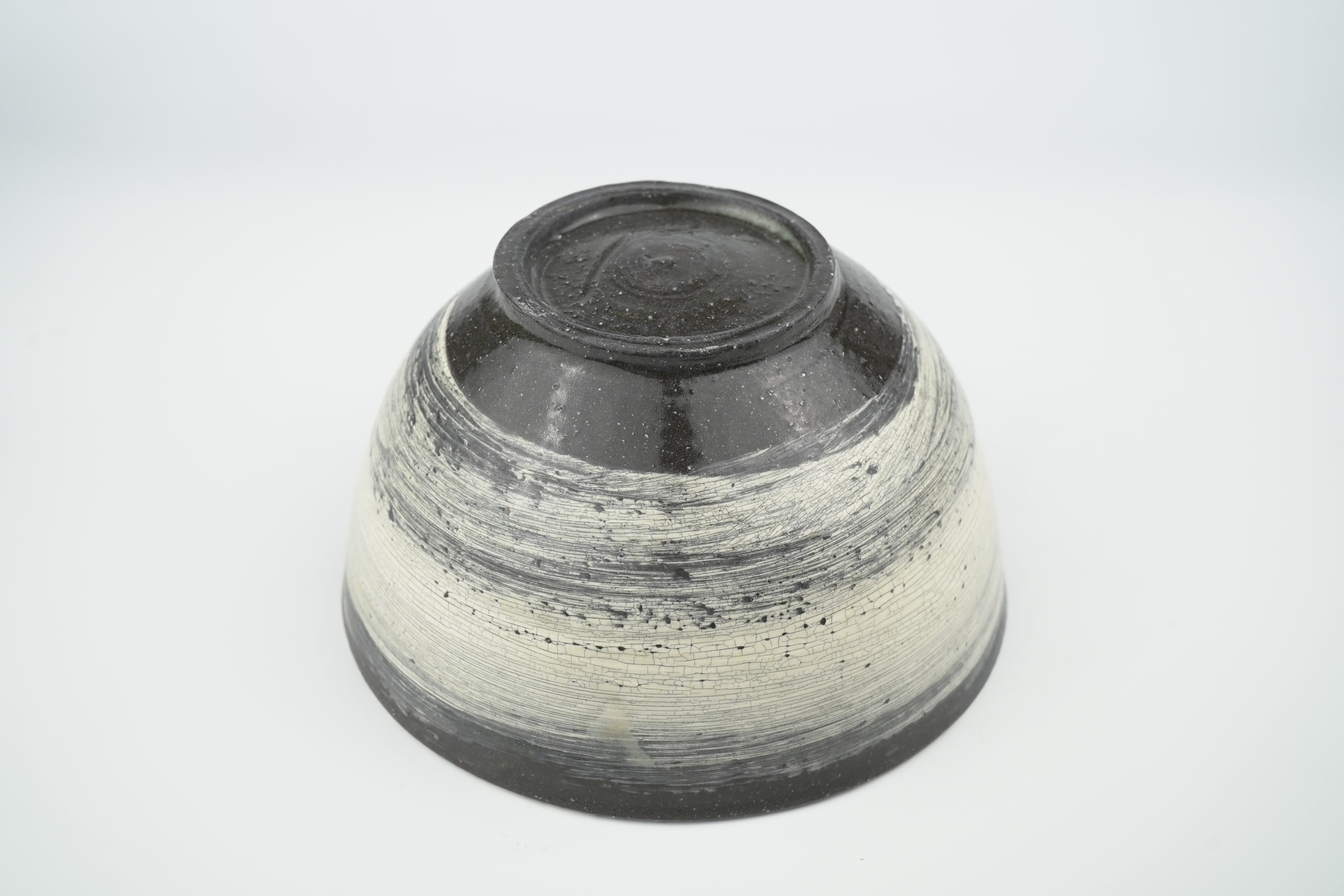 尾形アツシ　刷毛目　大鉢 尾形アツシ】黒地刷毛目 丼 - 日本茶専門店YUGEN