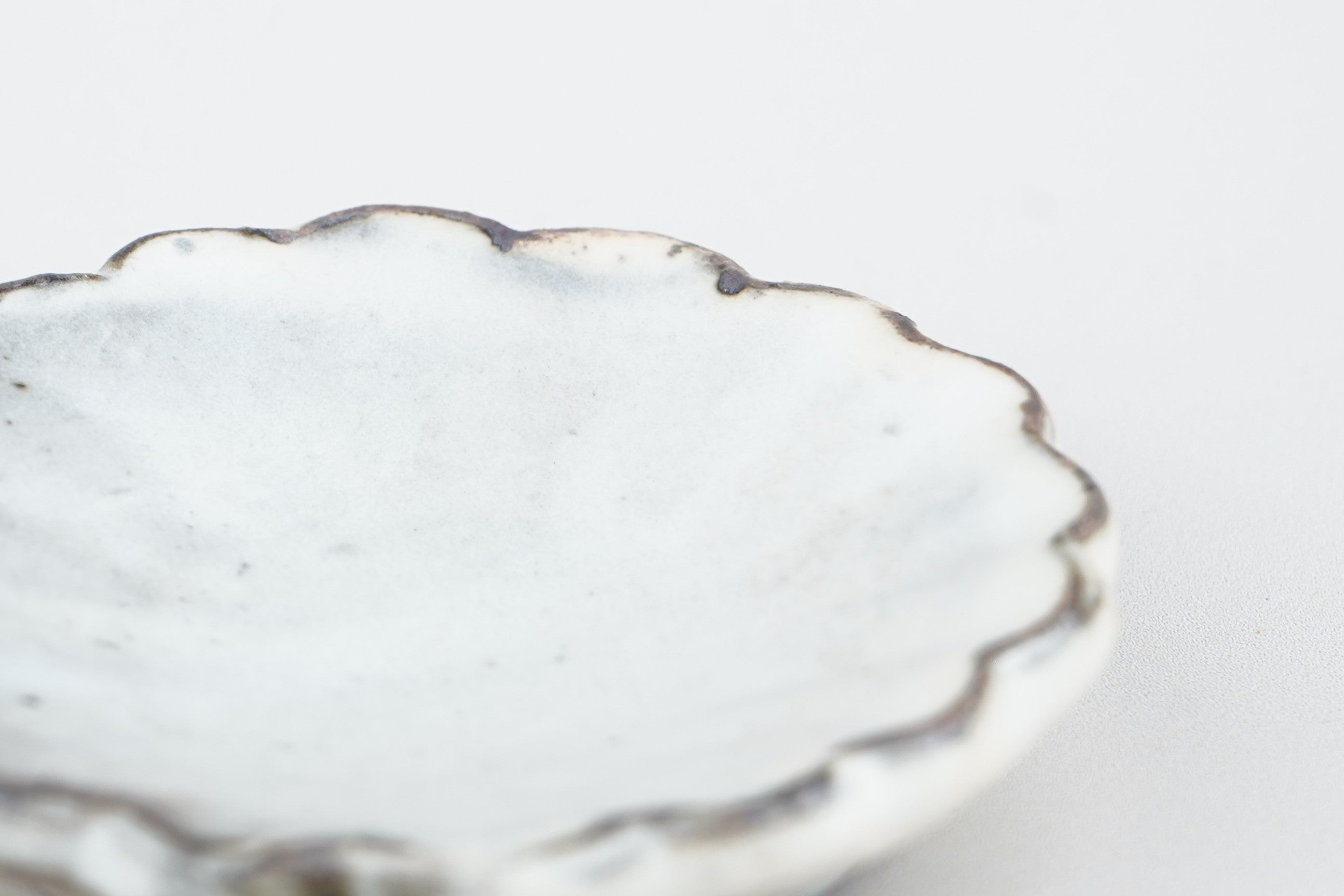 【加藤祥孝】輪花箸置き (粉引き)