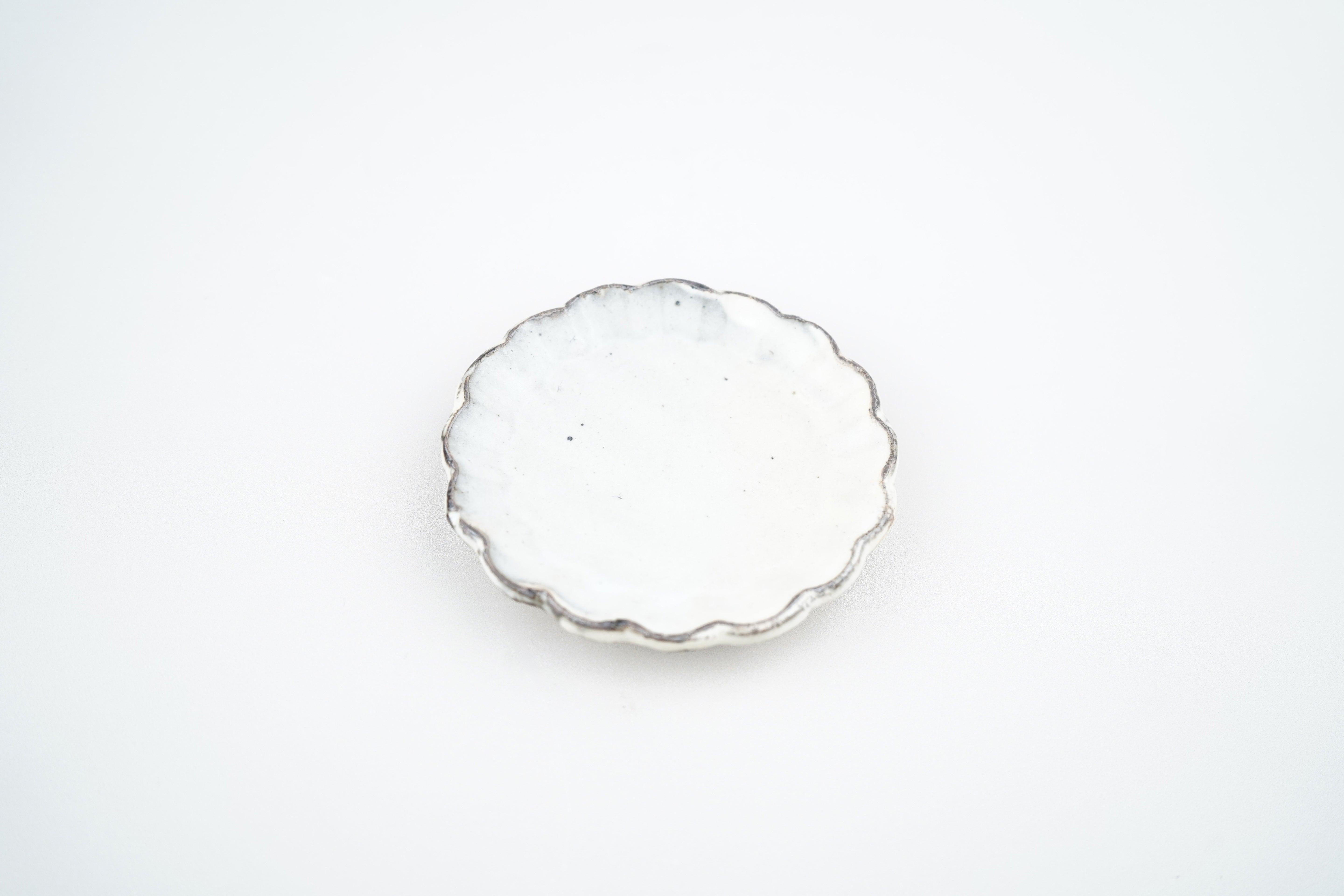 【加藤祥孝】輪花豆皿 (粉引き)