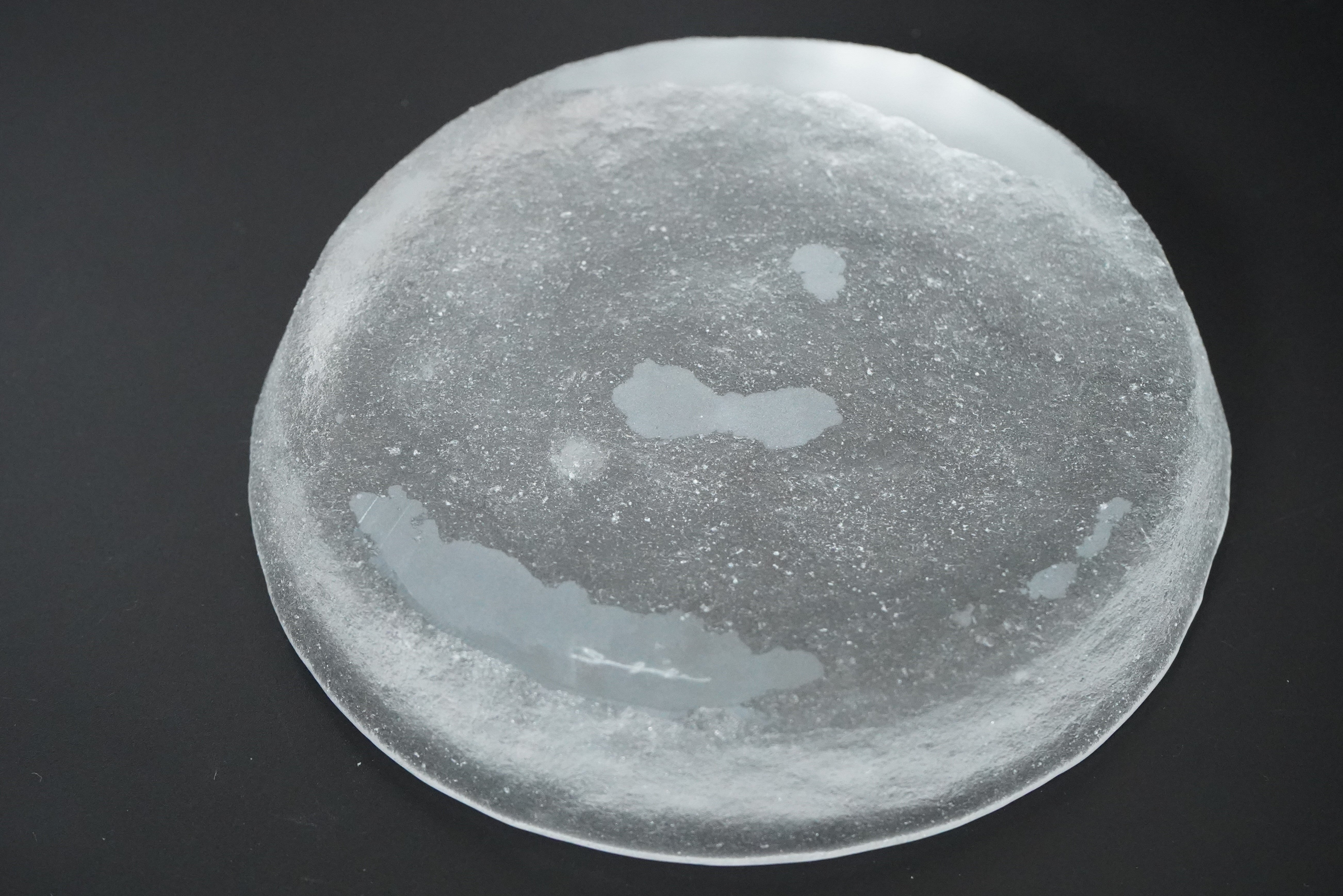 Cast Round Plate – Naoya Arakawa