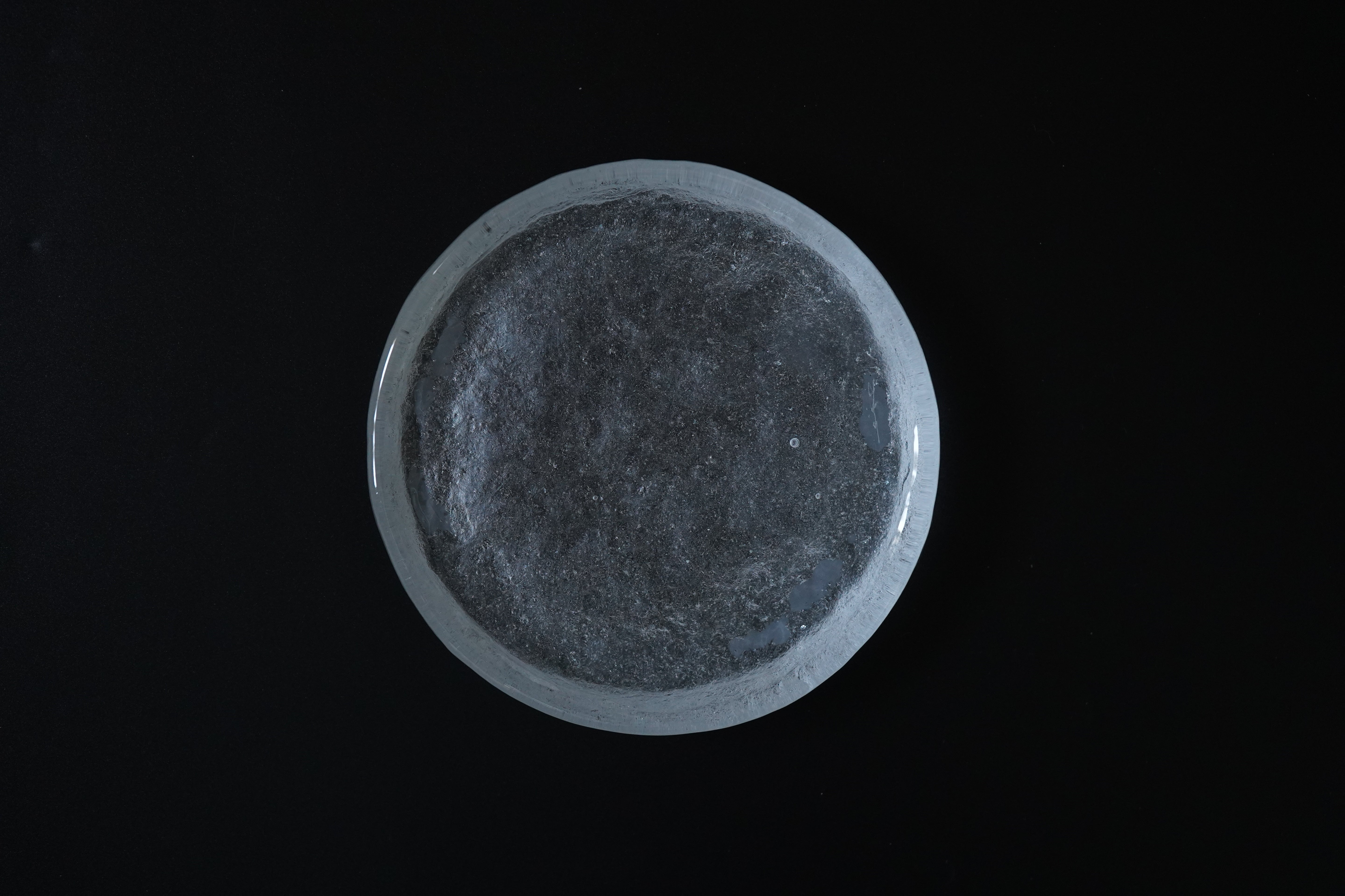 Cast Round Plate – Naoya Arakawa