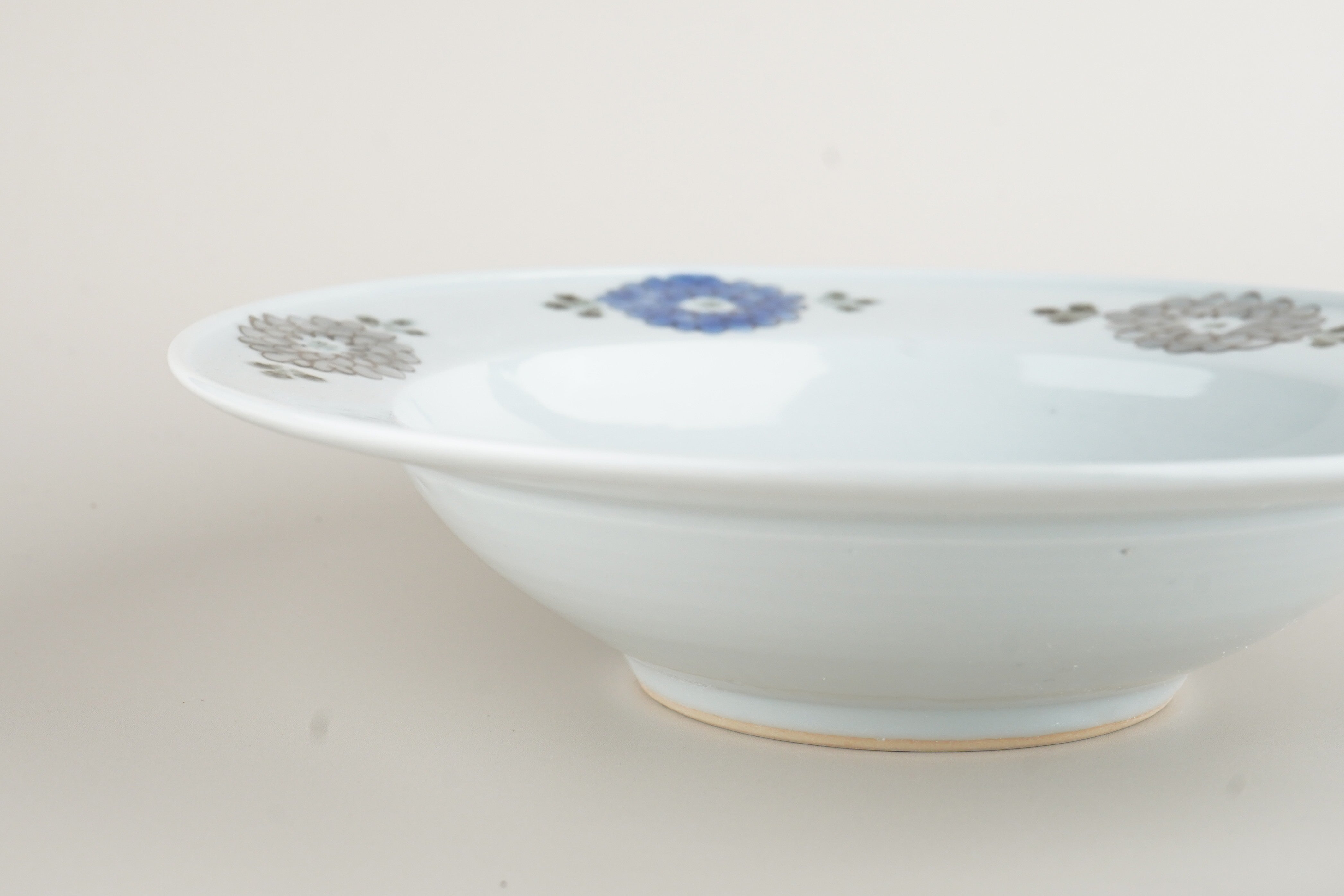 Iroe Rim Plate with Floral Motif (23.5cm) – Naoko Shimizu