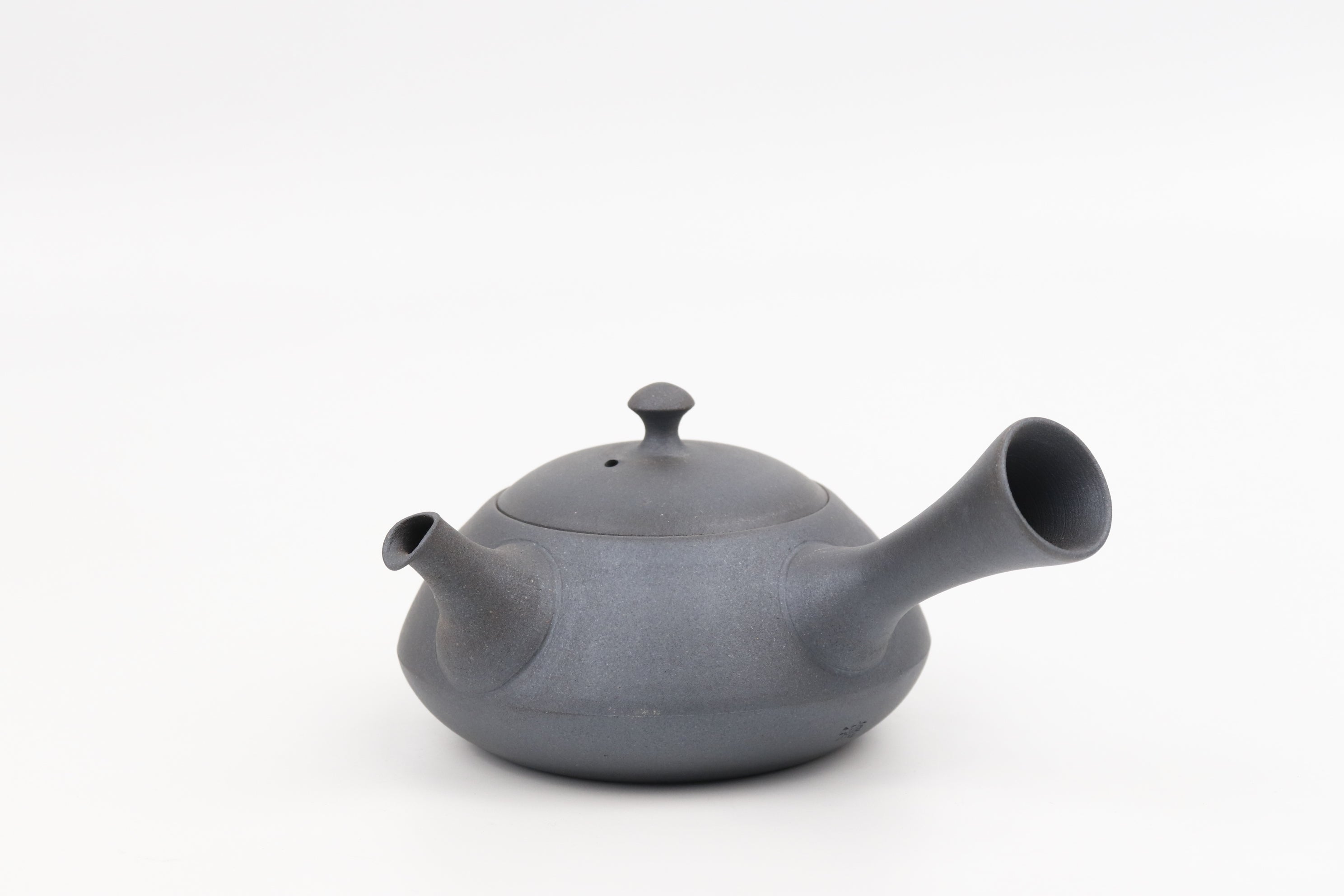 Black Flat Triangular Kyusu – Tokuta Fujita